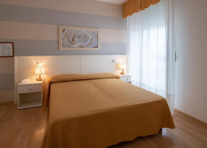 Ξενοδοχείο Parigi 3*