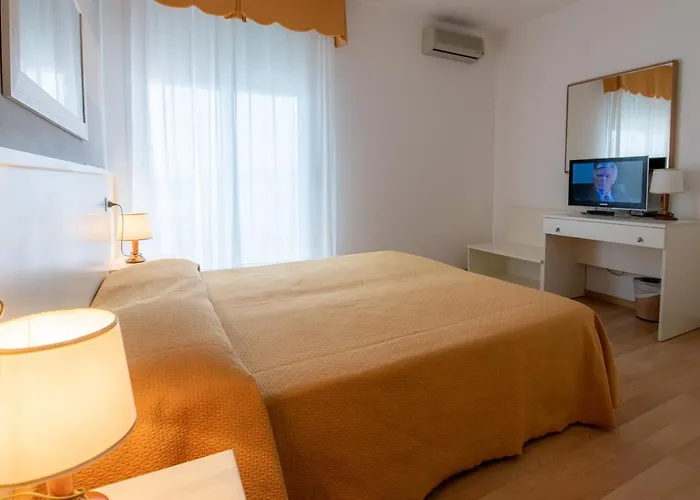 Ξενοδοχείο Parigi 3*